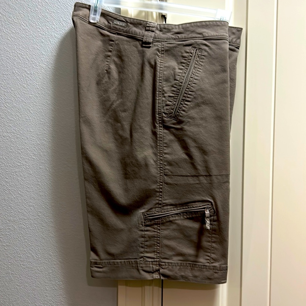 Women’s Bermuda Shorts, WoolRich, color-Branch, Size 14, 3 front pockets,